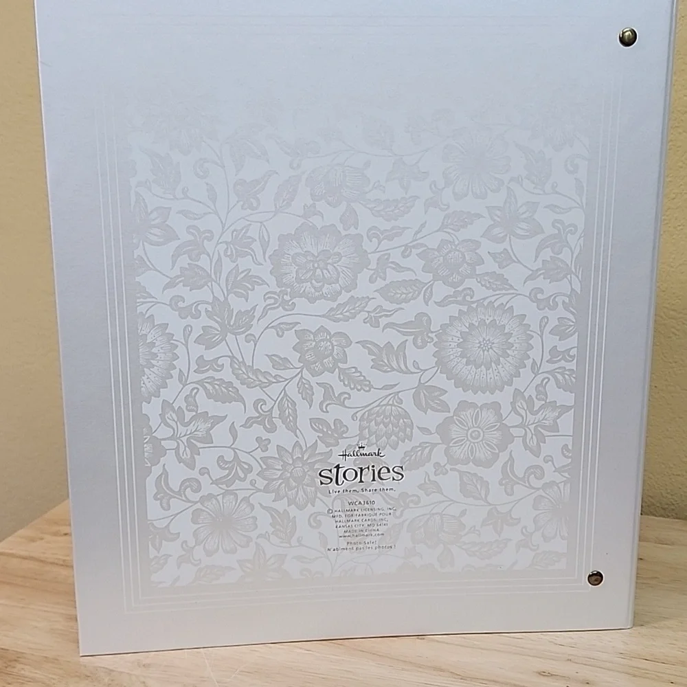 Elegant White Floral Embossed Wedding Album - Picture 3 of 7